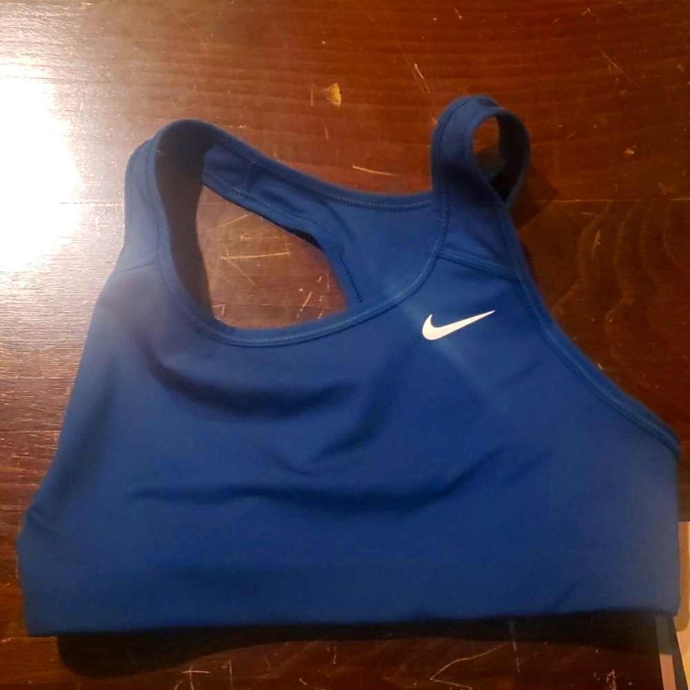 NWT Nike Woman's non padded sports Small